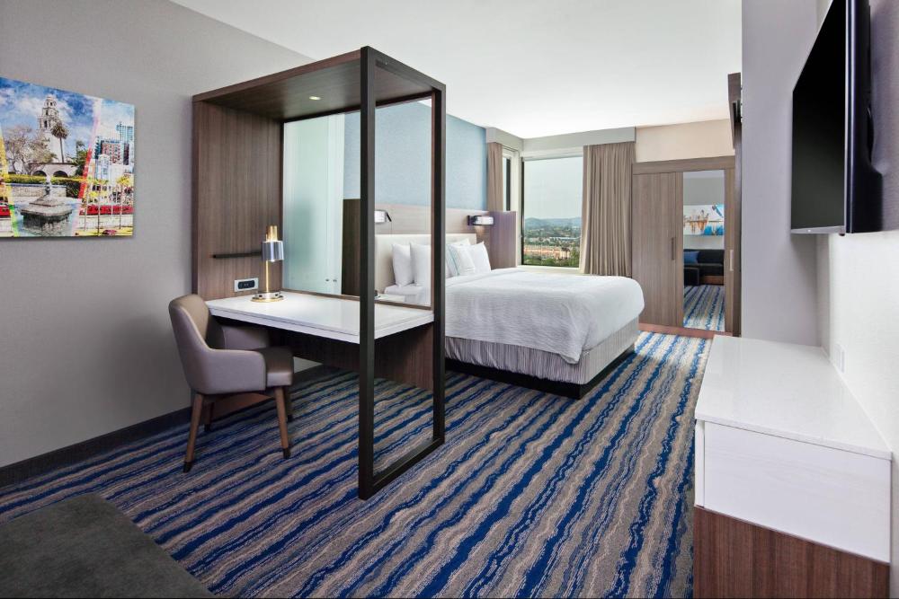 Suite, 1 King, Trundle bed interior